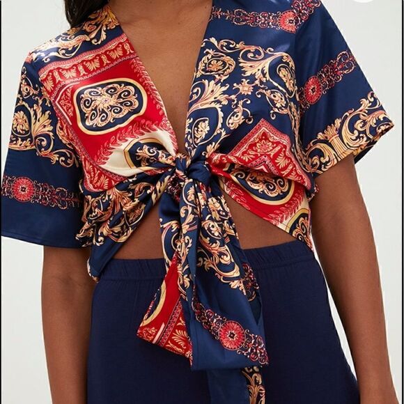 Pretty little thing Top Womens Small Front tie short sleeves Blouse - Picture 1 of 10